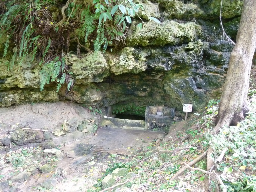 再建された泉